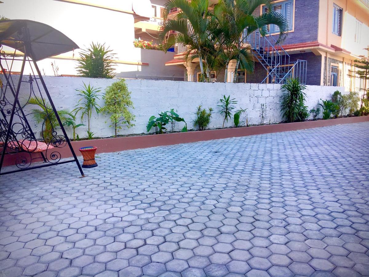 Hotel Buttercup Pokhara Dış mekan fotoğraf