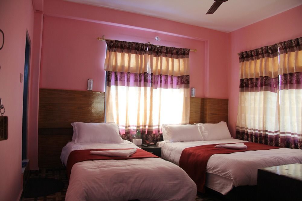 Hotel Buttercup Pokhara Dış mekan fotoğraf