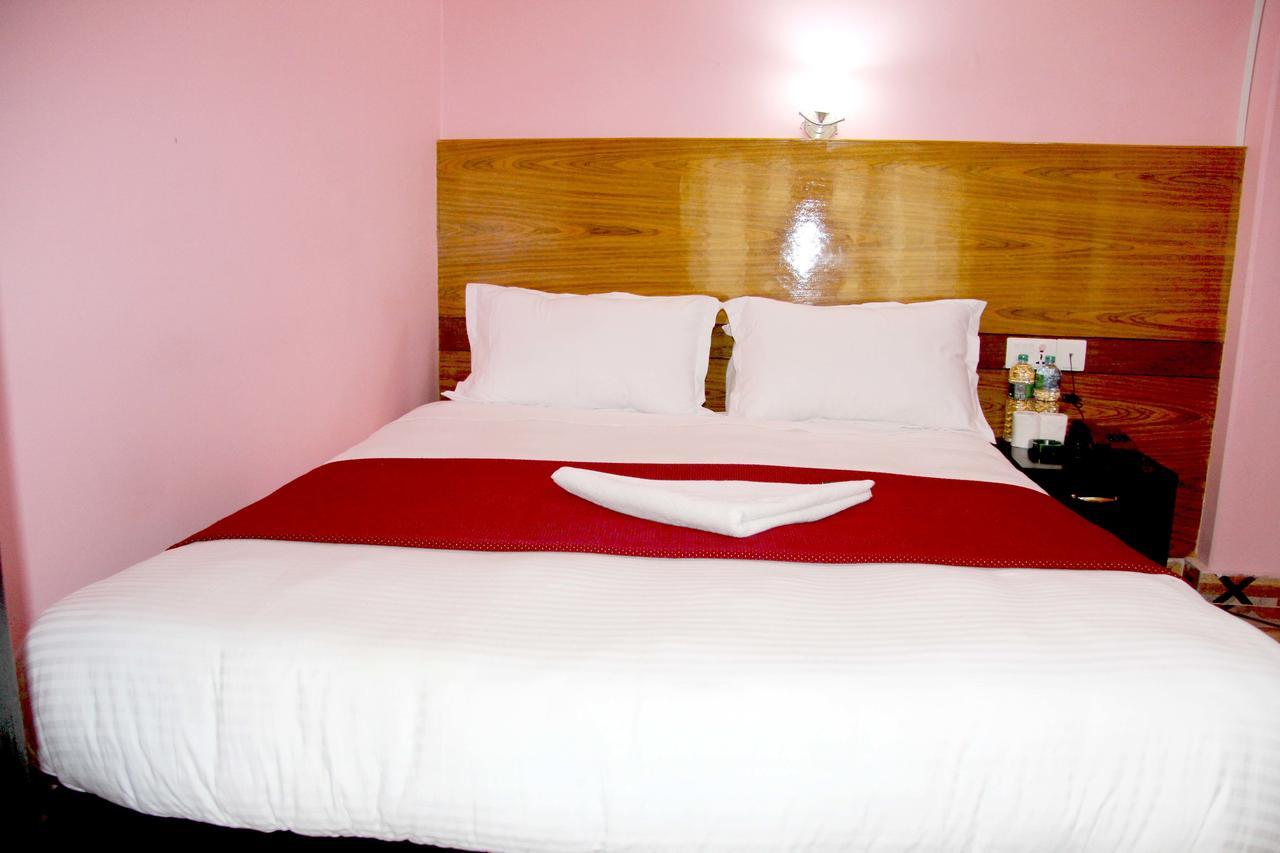 Hotel Buttercup Pokhara Dış mekan fotoğraf