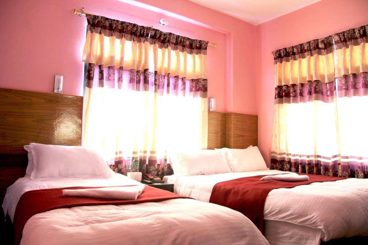 Hotel Buttercup Pokhara Dış mekan fotoğraf