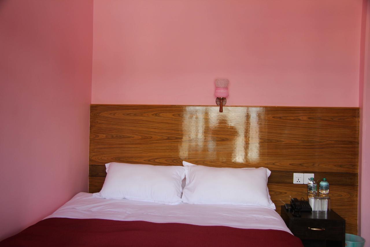 Hotel Buttercup Pokhara Dış mekan fotoğraf