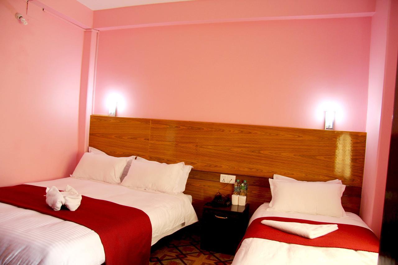Hotel Buttercup Pokhara Dış mekan fotoğraf