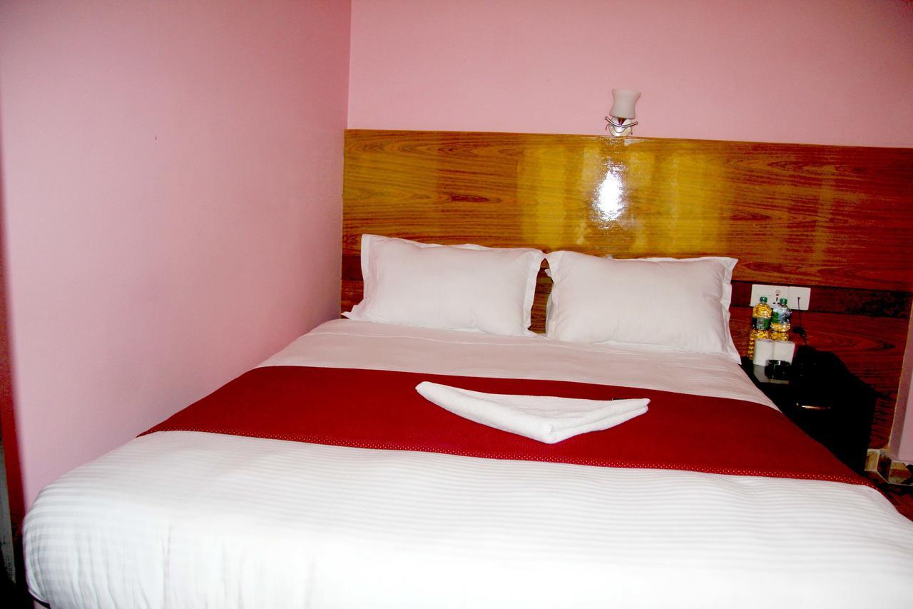 Hotel Buttercup Pokhara Dış mekan fotoğraf