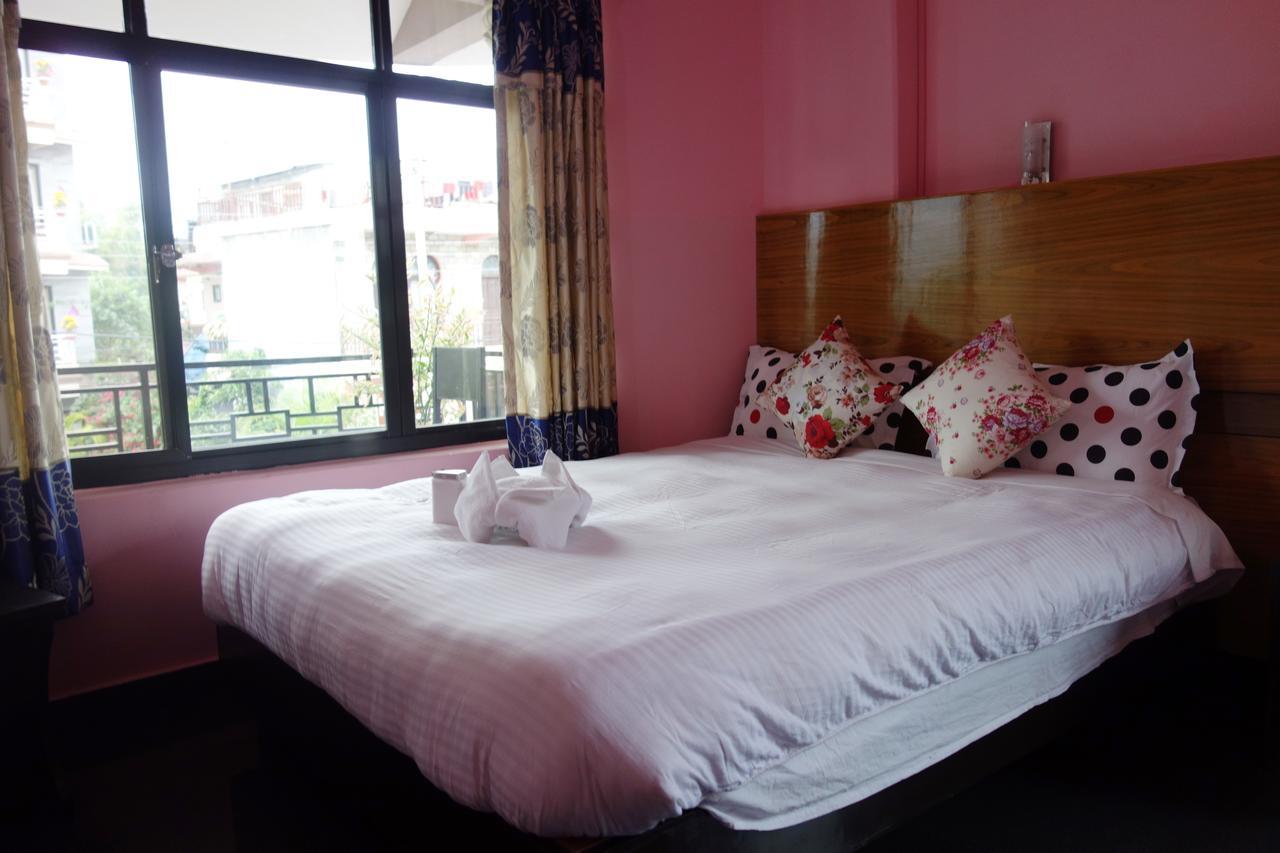 Hotel Buttercup Pokhara Dış mekan fotoğraf