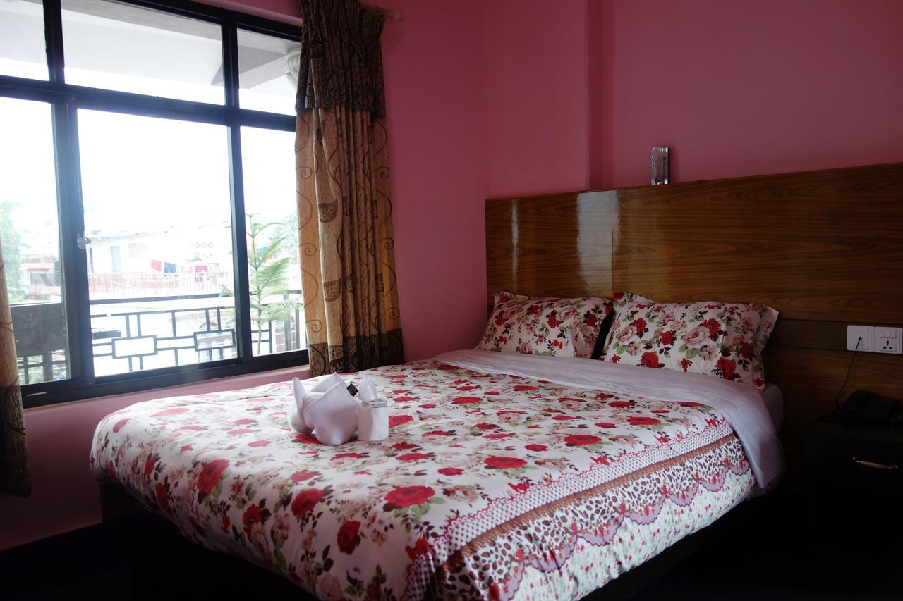 Hotel Buttercup Pokhara Dış mekan fotoğraf