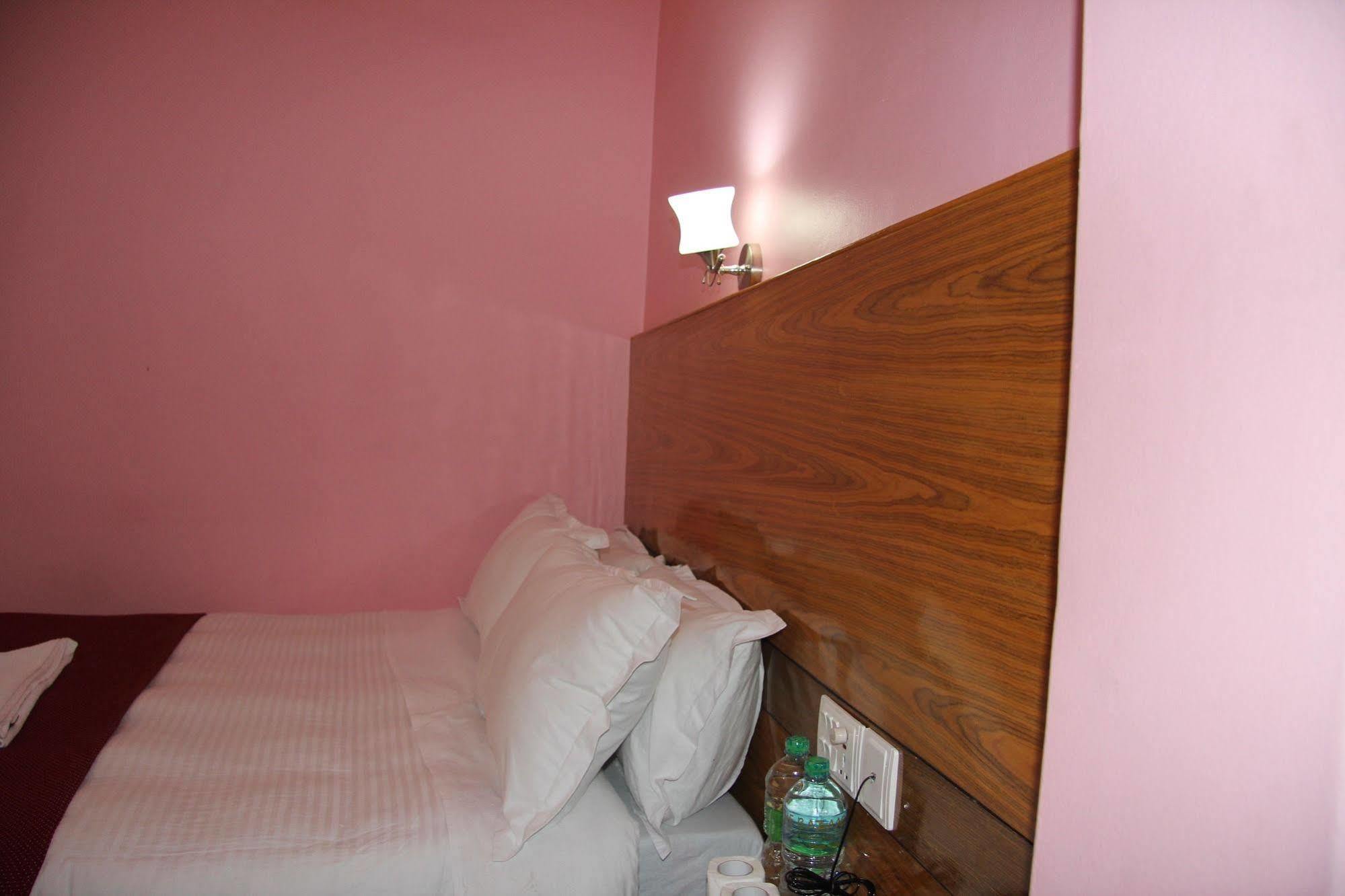 Hotel Buttercup Pokhara Dış mekan fotoğraf