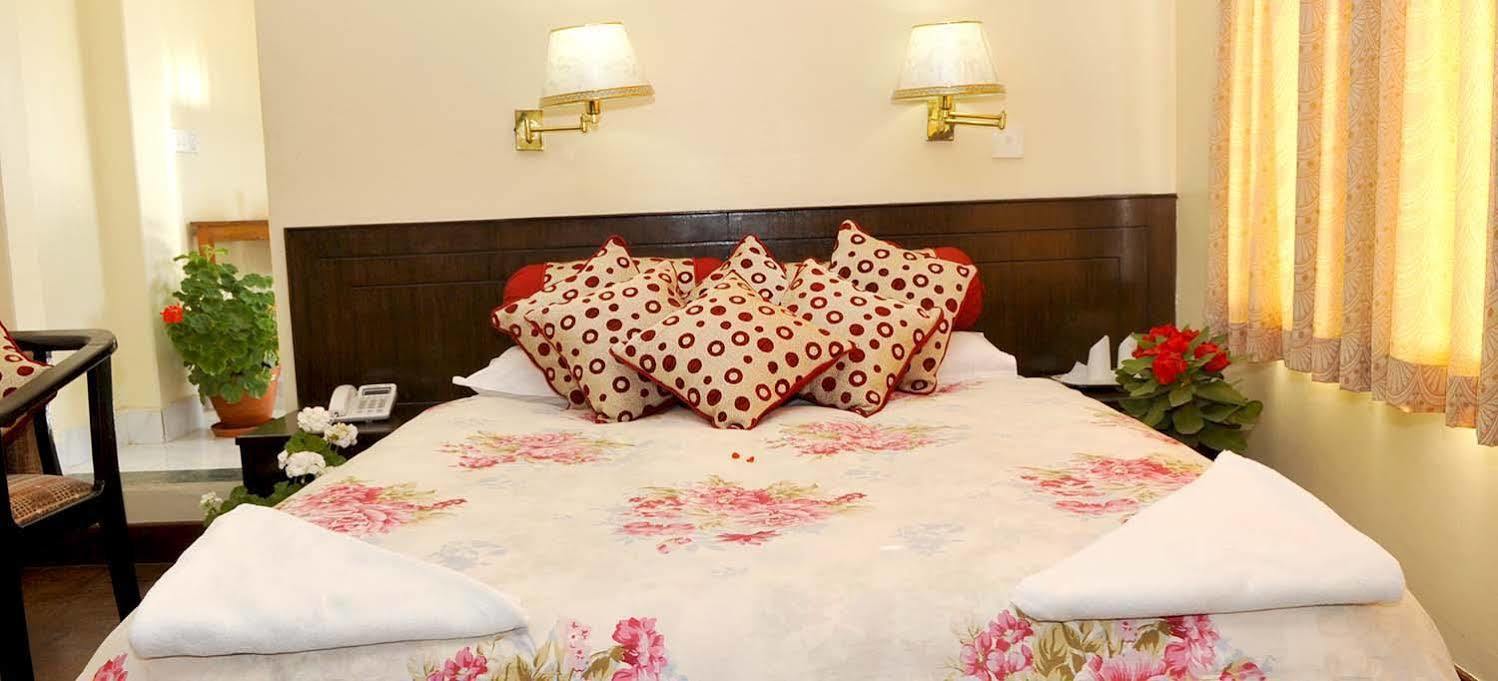Hotel Buttercup Pokhara Dış mekan fotoğraf