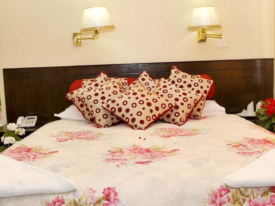 Hotel Buttercup Pokhara Dış mekan fotoğraf