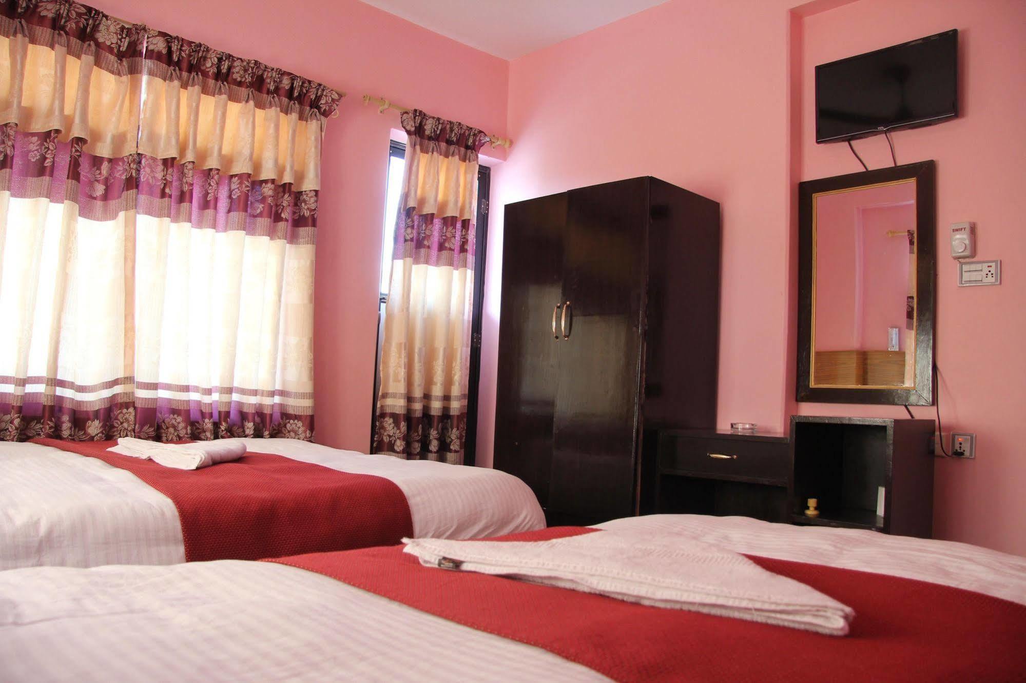 Hotel Buttercup Pokhara Dış mekan fotoğraf