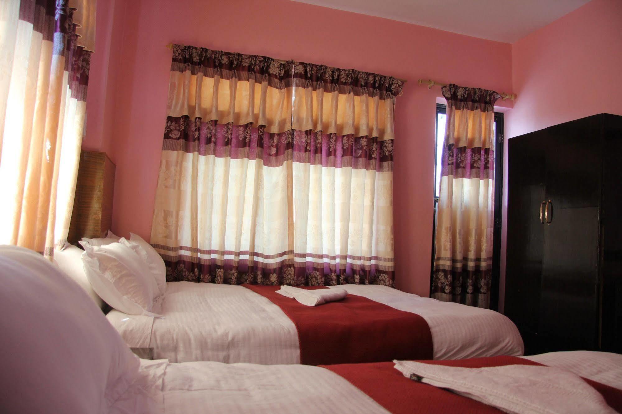 Hotel Buttercup Pokhara Dış mekan fotoğraf