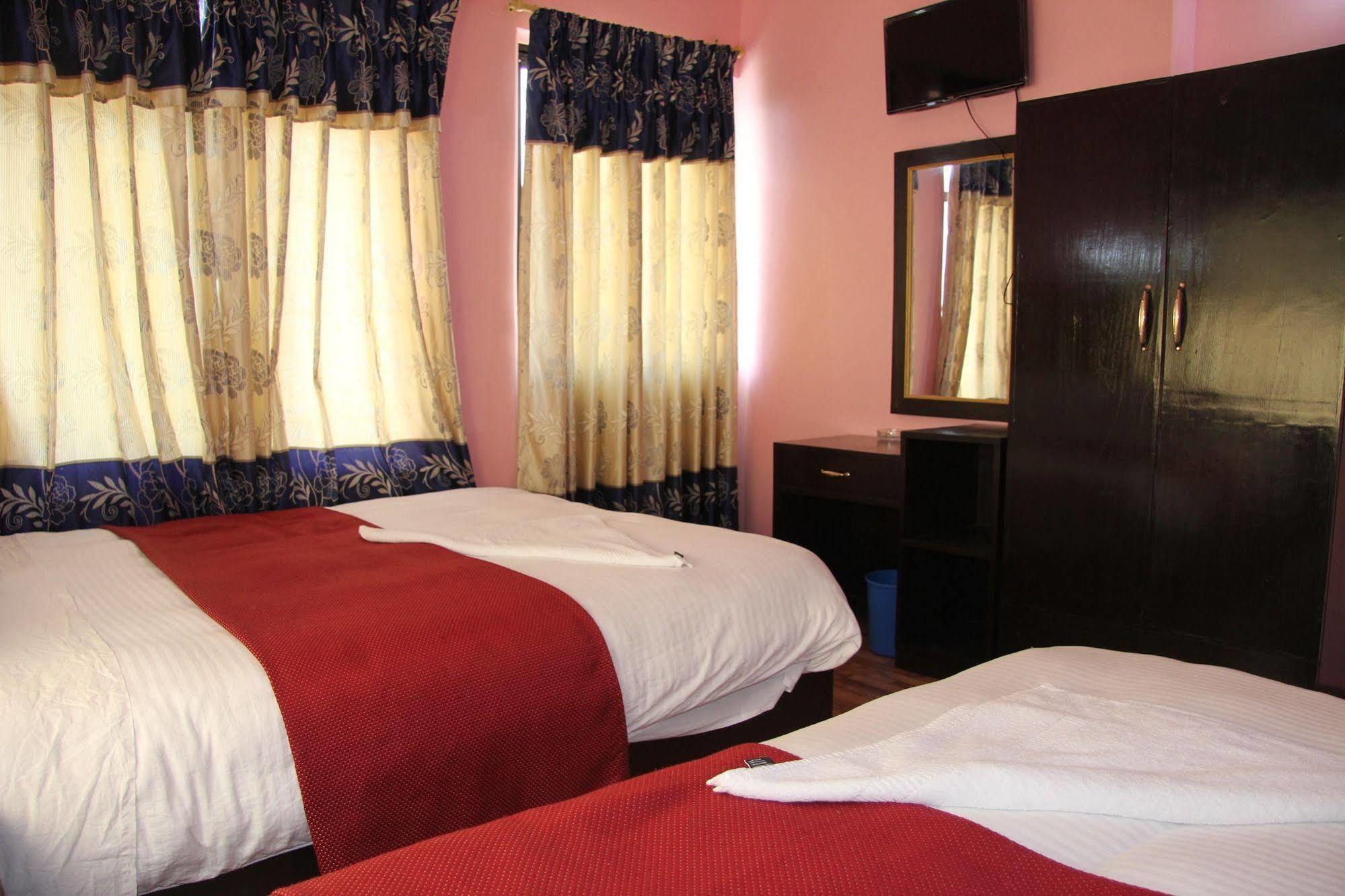 Hotel Buttercup Pokhara Dış mekan fotoğraf