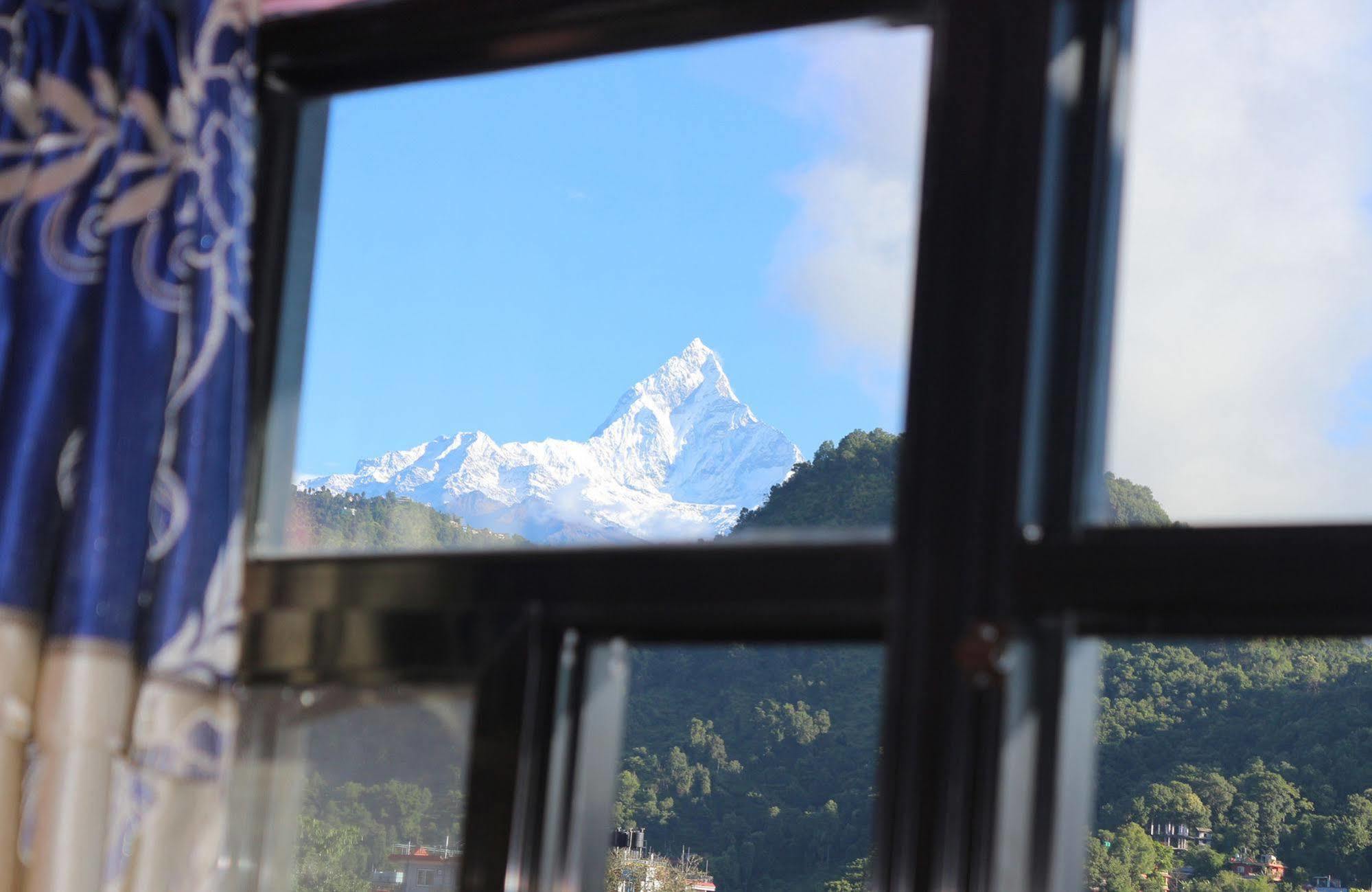Hotel Buttercup Pokhara Dış mekan fotoğraf
