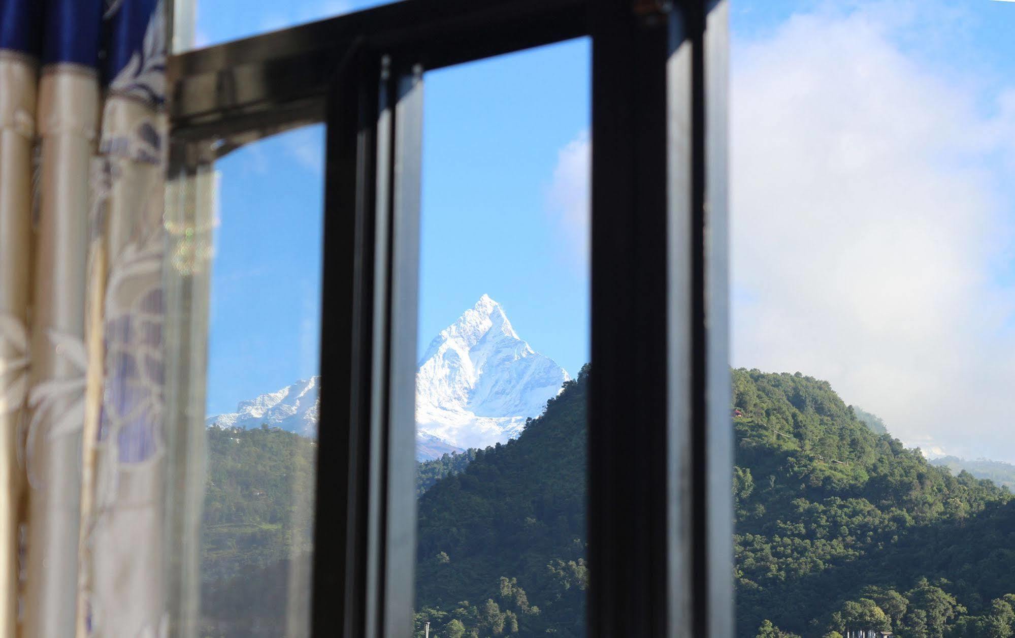 Hotel Buttercup Pokhara Dış mekan fotoğraf