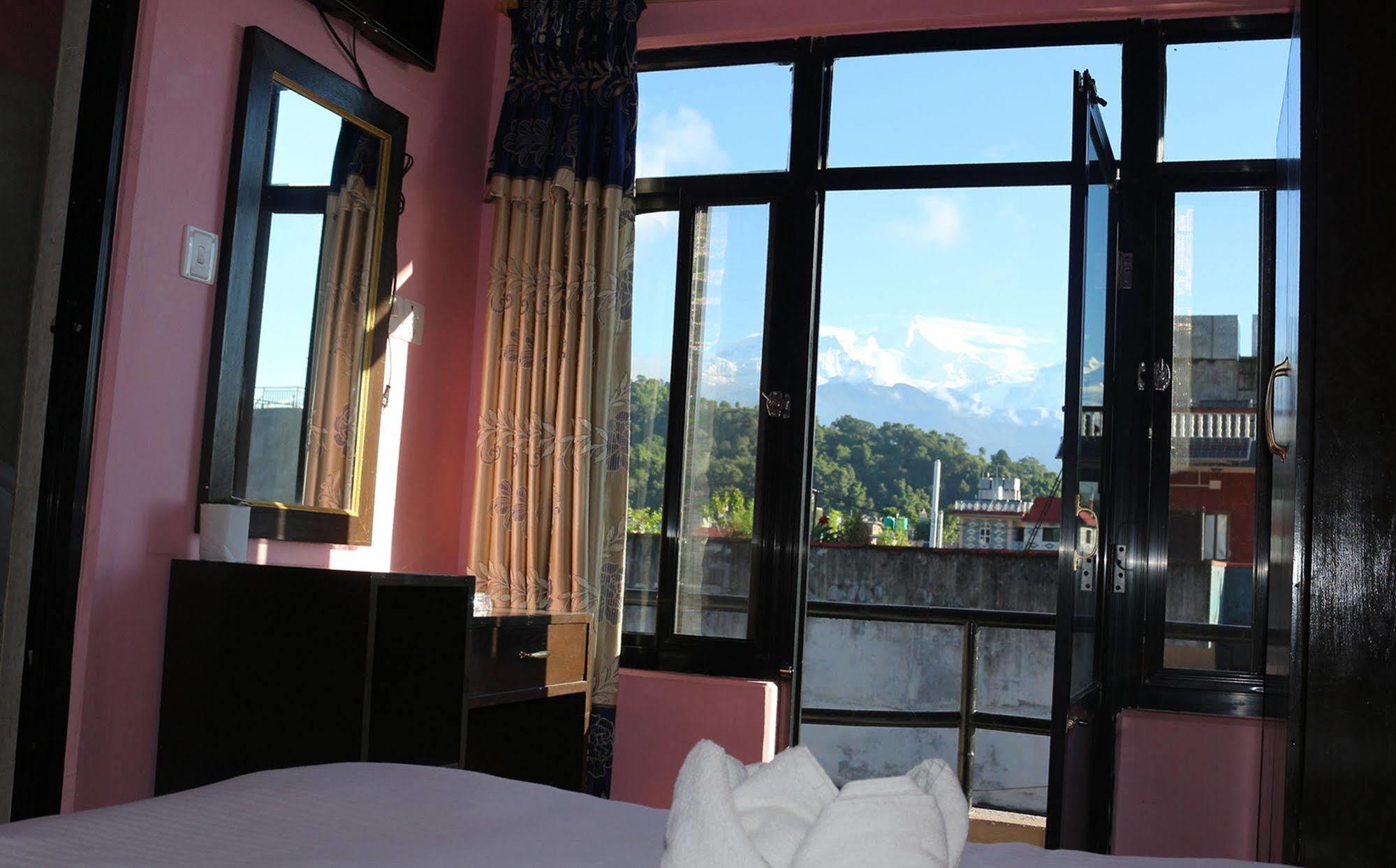 Hotel Buttercup Pokhara Dış mekan fotoğraf