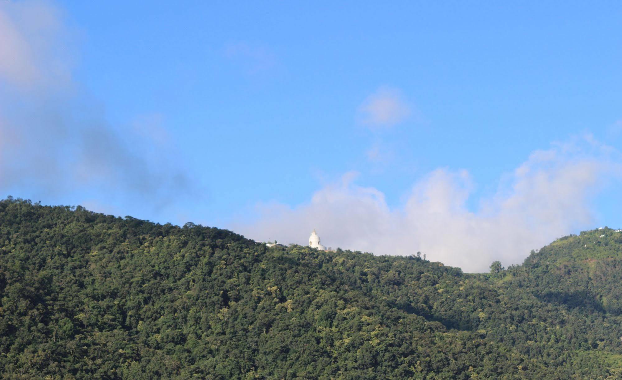 Hotel Buttercup Pokhara Dış mekan fotoğraf