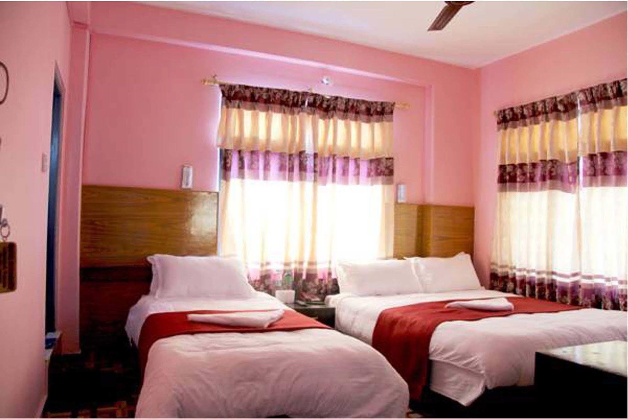 Hotel Buttercup Pokhara Dış mekan fotoğraf