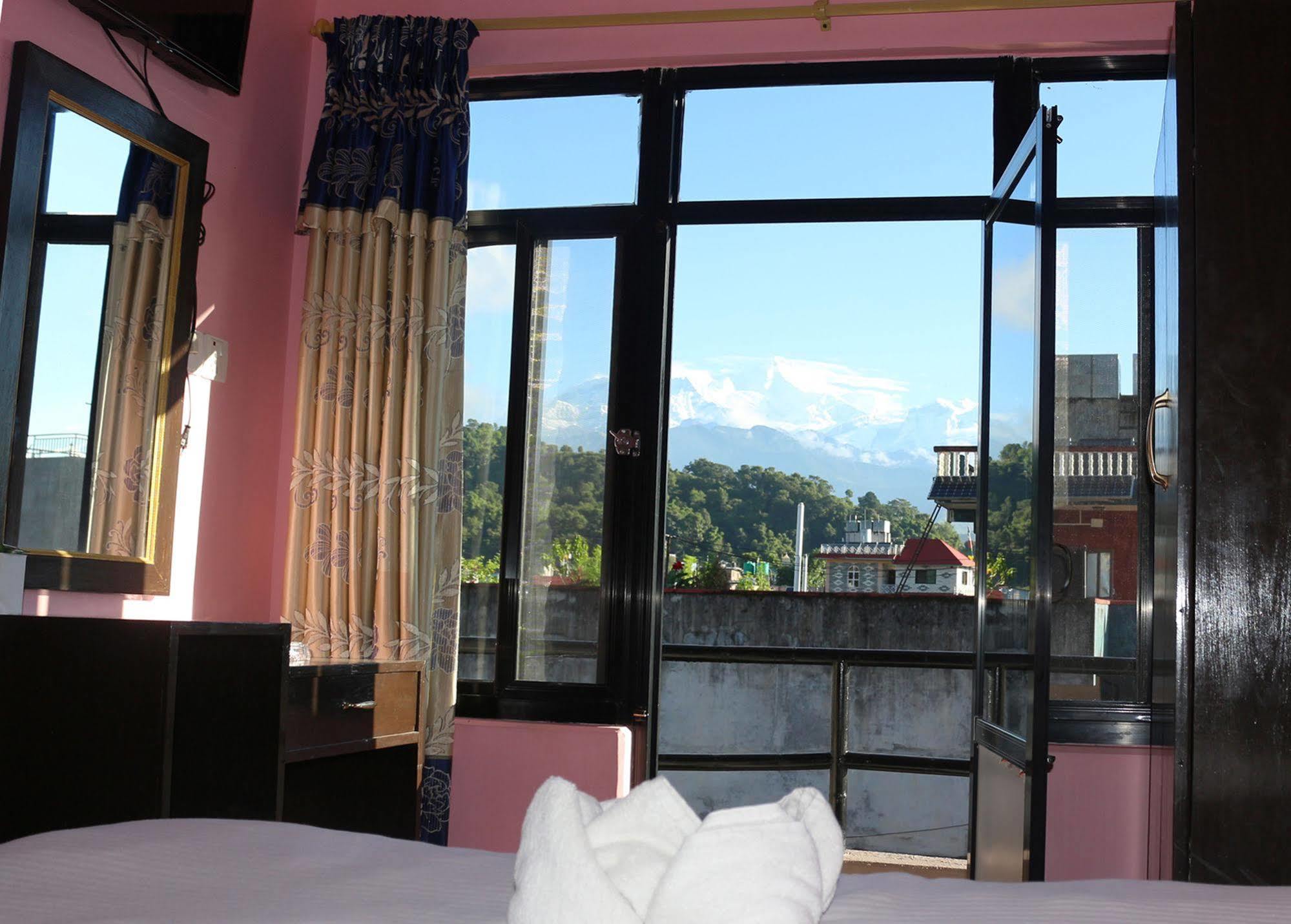 Hotel Buttercup Pokhara Dış mekan fotoğraf