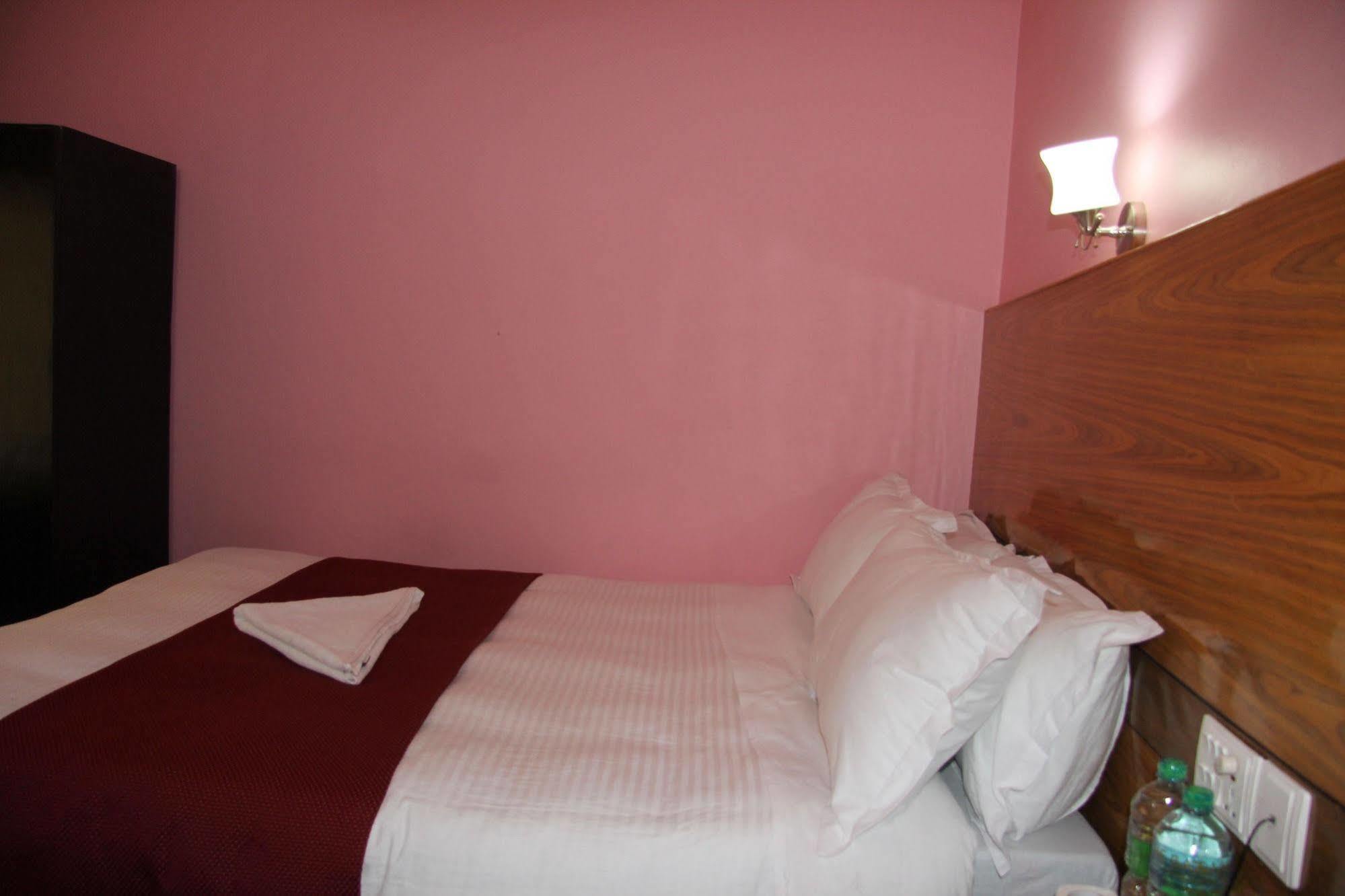 Hotel Buttercup Pokhara Dış mekan fotoğraf